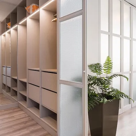 Guestready - Grayscale *