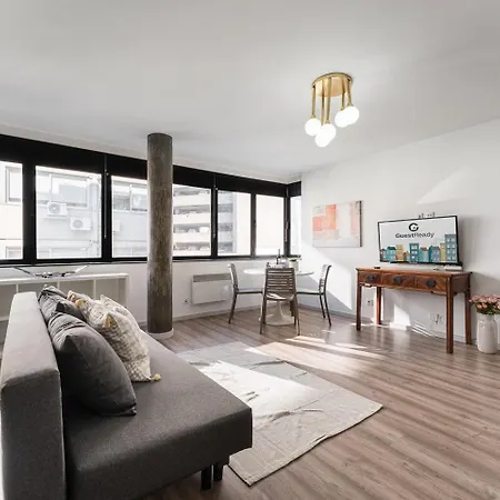 Guestready - Grayscale Apartment