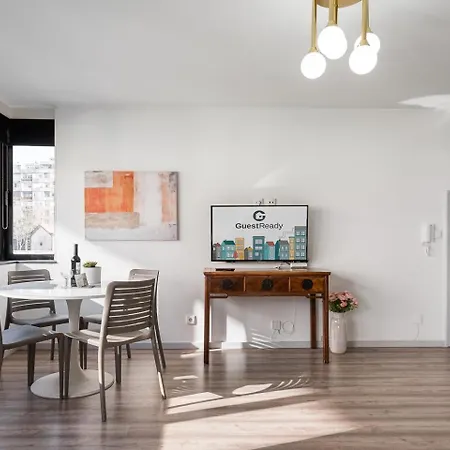 Guestready - Grayscale