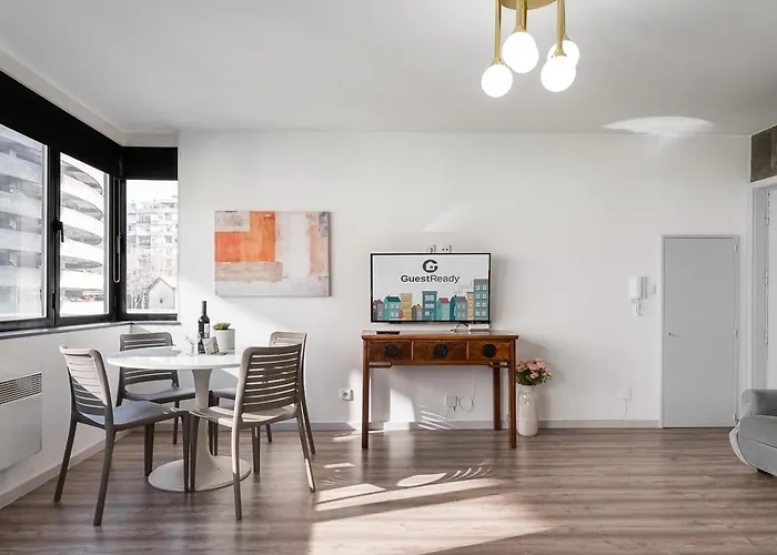 Guestready - Grayscale