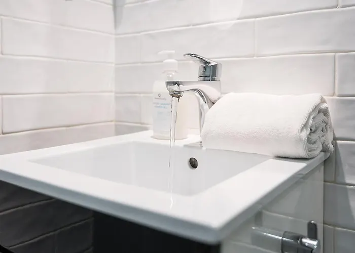 Guestready - Grayscale *