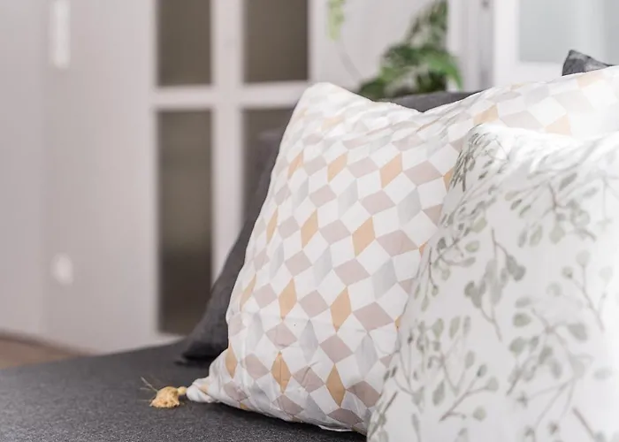 Guestready - Grayscale * Porto