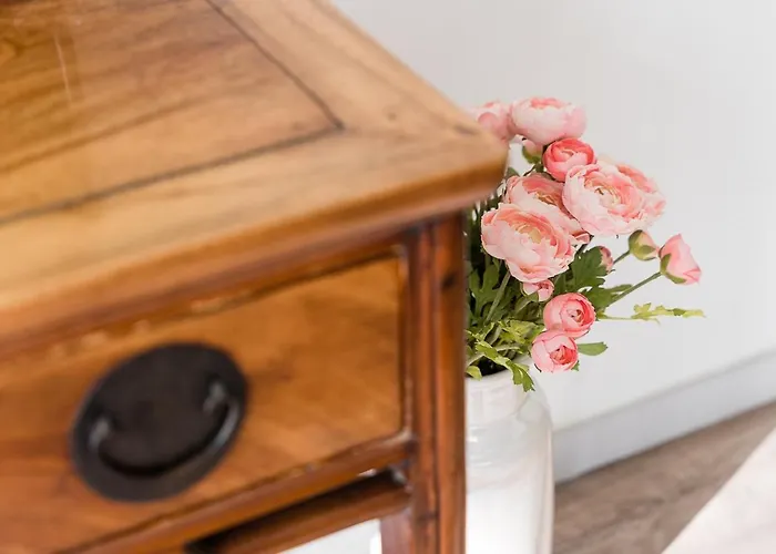 Guestready - Grayscale *